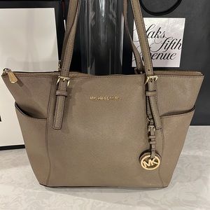MICHAEL Michael Kors MK Jet Set Saffiano Leather Top-Zip Tote Handbag